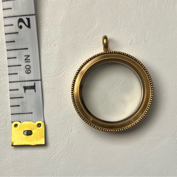 Origami Owl Large Gold Locket NWOT - Picture 2 of 3